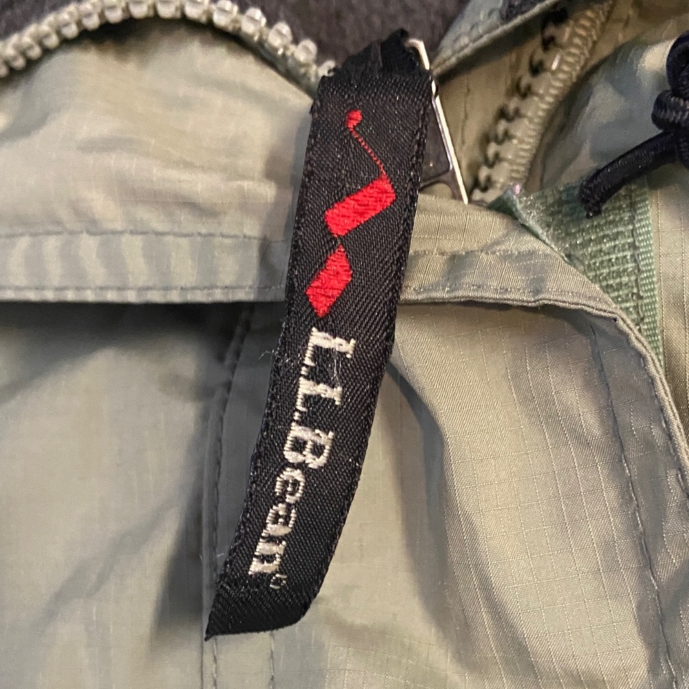 L.L. Bean Women's Green Ski Jacket - Picture 4 of 7